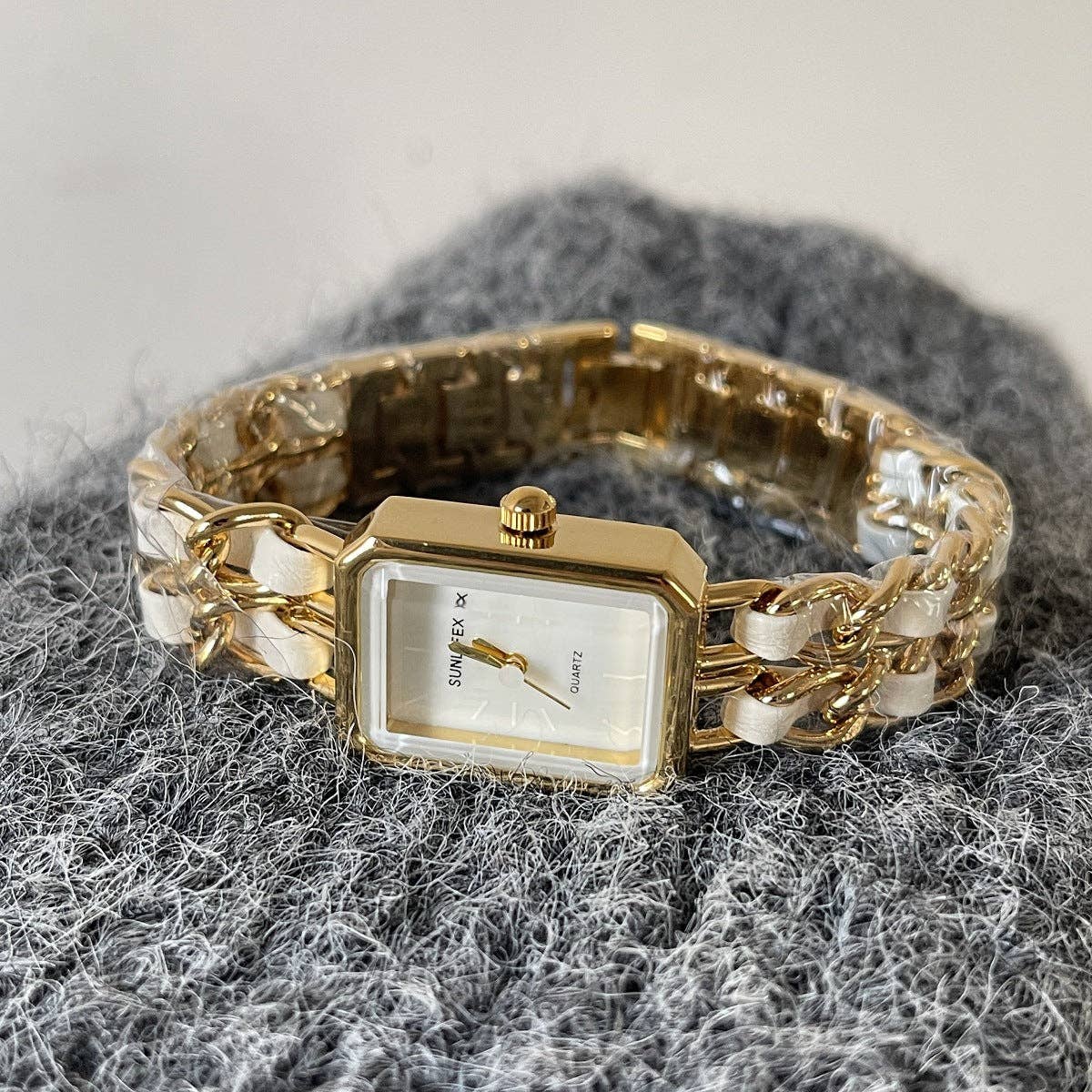 Elegant Gold Tone Stainless Steel Wrist Watch